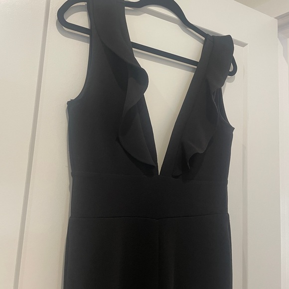 Plunge Jumpsuit with ruffle shoulders - Picture 2 of 5